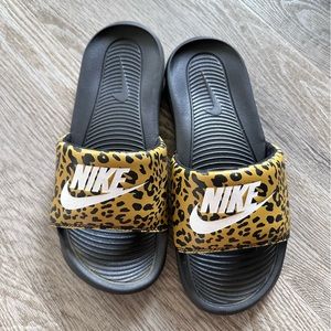 Nike Victori one leopard animal print slides size 7
